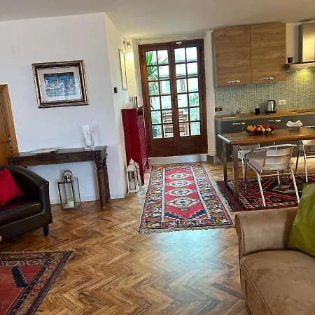 Piccola Apartment *